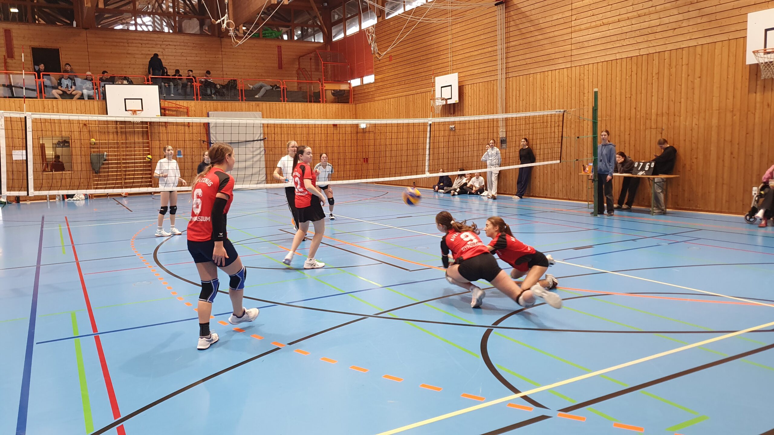 Schulstadtmeisterschaft im Volleyball. Erfolgreiche Volleyballerinnen des AVG.