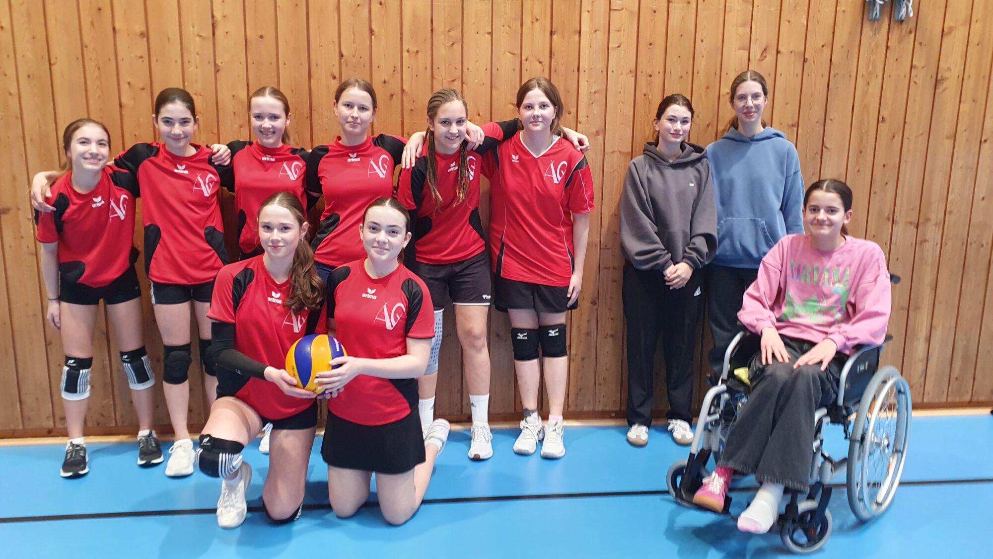 Die siegreichen Volleyballerinnen des Aventinus-Gymnasiums.